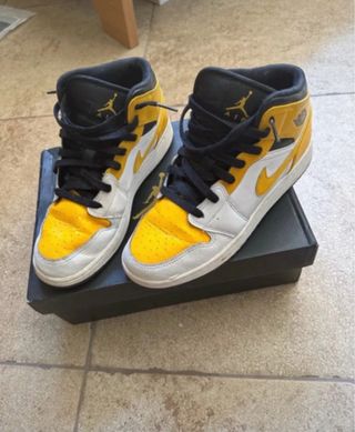 Air Jordan 1 Mid Giallo e Bianco