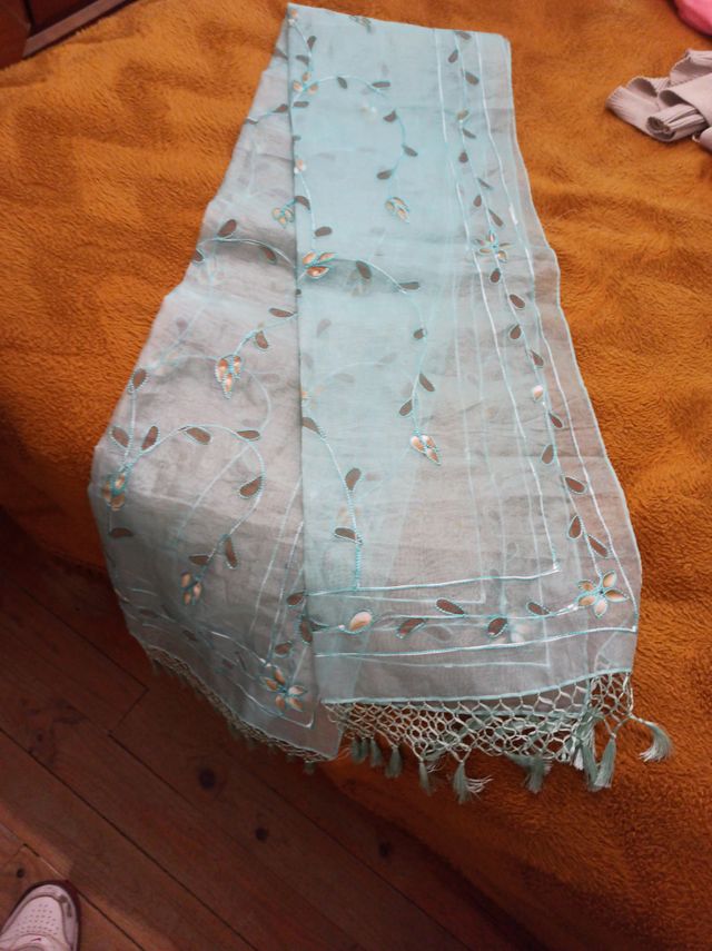 Chal ligero bordado
