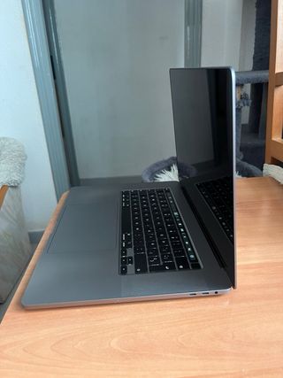 MacBook Pro 16’’ 2019 i7 16GB RAM 500GB como nuevo