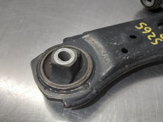 BRAZO SUSPENSION INFERIOR DELANTERO DERECHO JEEP
