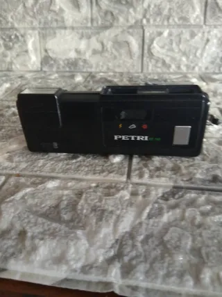 Petri fotocamera compatta nera