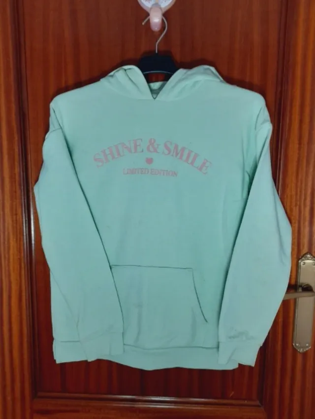 Sudadera verde pastel con capucha