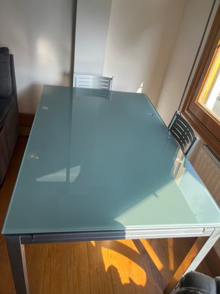 Mesa extensible El Corte Inglés cristal y metal.

