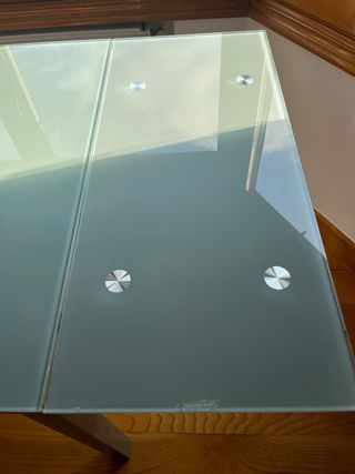 Mesa extensible El Corte Inglés cristal y metal.

