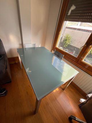Mesa extensible El Corte Inglés cristal y metal.

