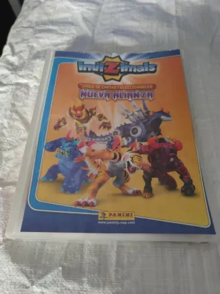 Álbum Invizimals Incompleto