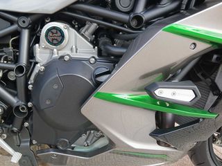 Kawasaki Ninja H2 SX SE+ con maletas