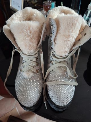 Scarponcini argento brillantini con pelliccia