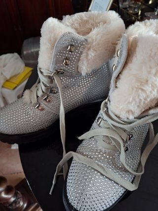 Scarponcini argento brillantini con pelliccia
