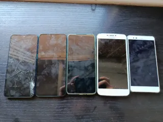 Un sacco di telefoni cellulari neri