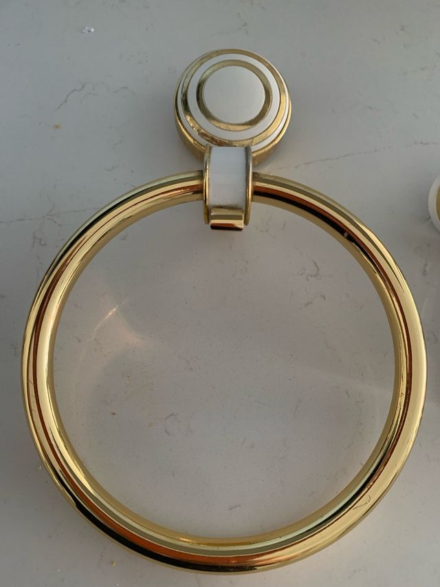 Toallero Baño Dorado y Blanco