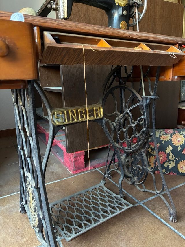 Máquina de coser Singer antigua