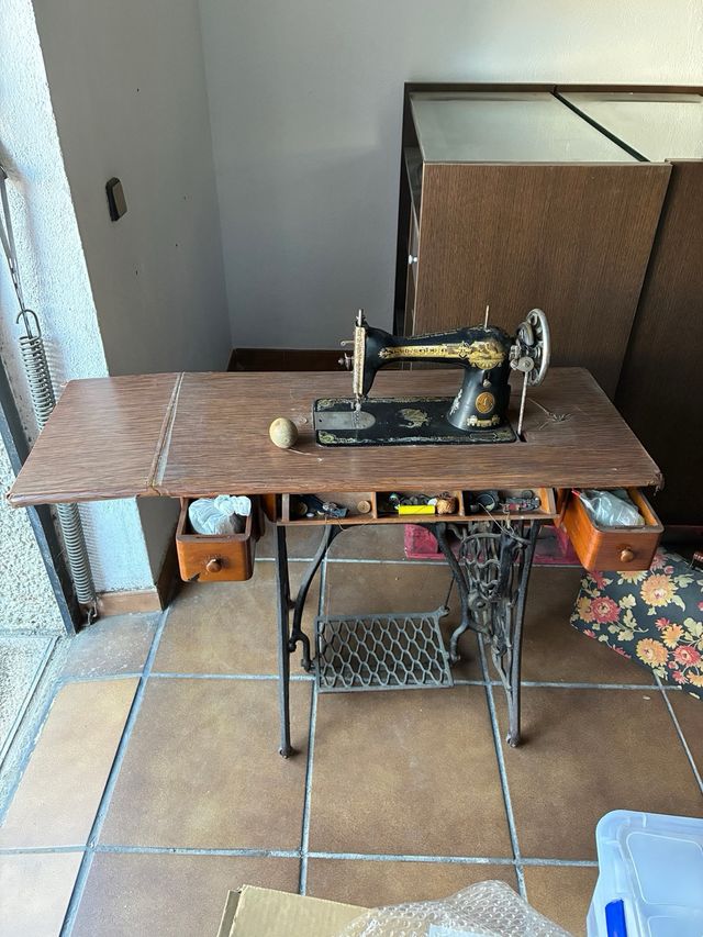 Máquina de coser Singer antigua