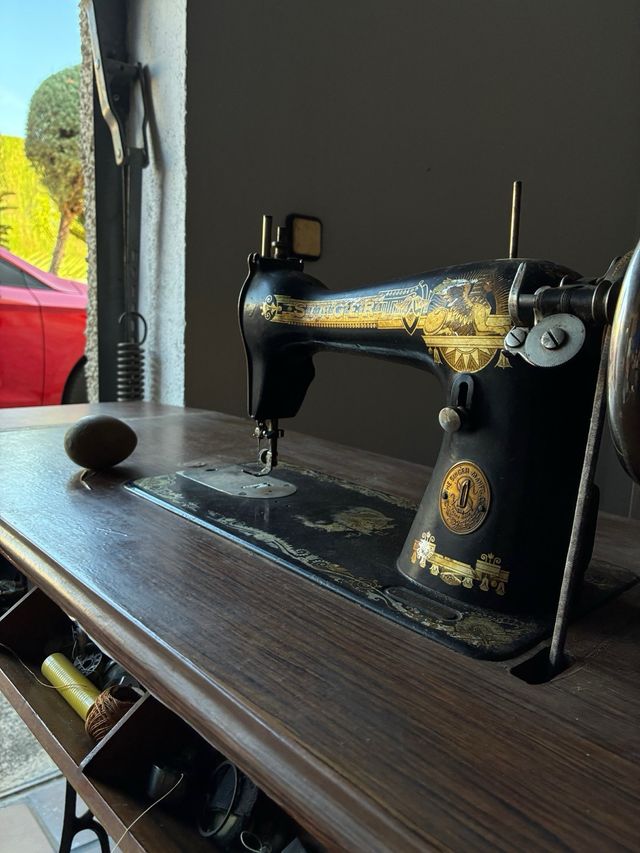 Máquina de coser Singer antigua