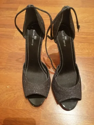 Zapatos salón cierre pulsera Gloria Ortiz