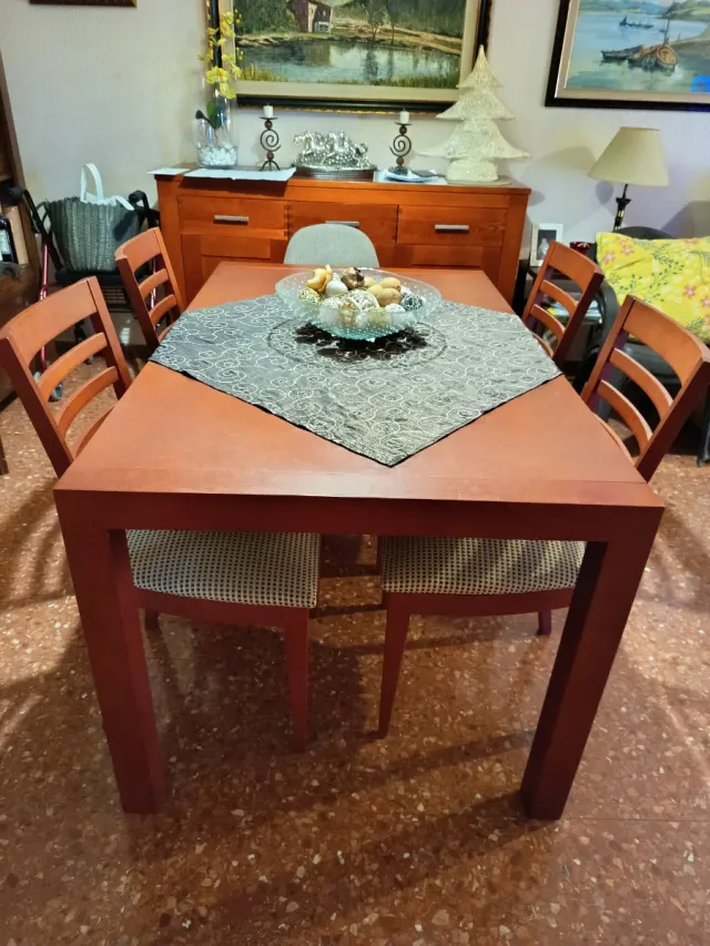 SUPER REBAJADO!! Mesa comedor elegante y 4 sillas