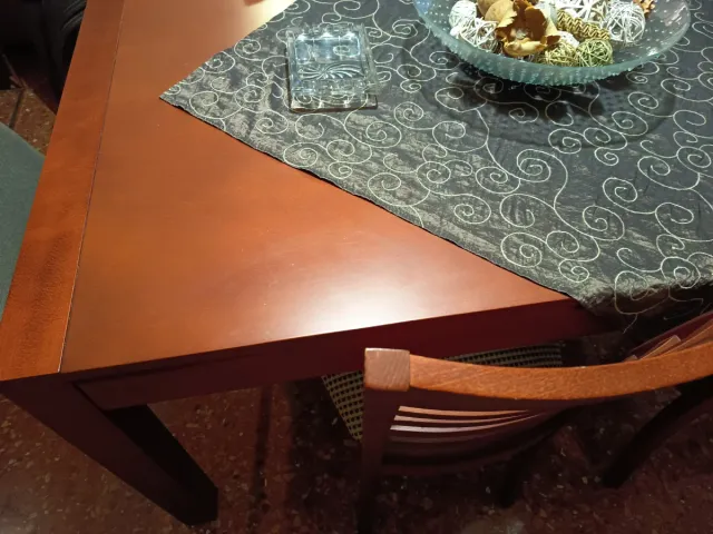 SUPER REBAJADO!! Mesa comedor elegante y 4 sillas