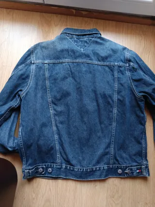 Cazadora vaquera Tommy Hilfiger Talla L. Impecable