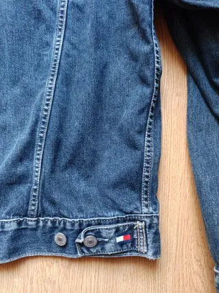 Cazadora vaquera Tommy Hilfiger Talla L. Impecable