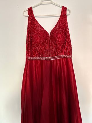 Vestido rojo con pedrería