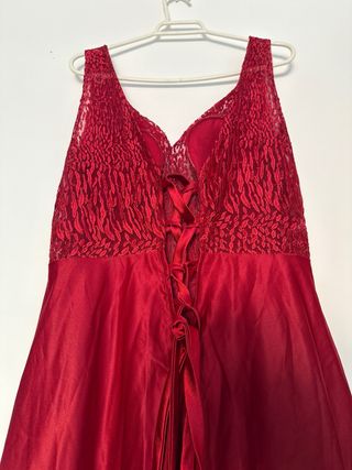 Vestido rojo con pedrería