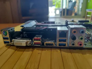 Placa Base Gama Media-Alta Gigabyte