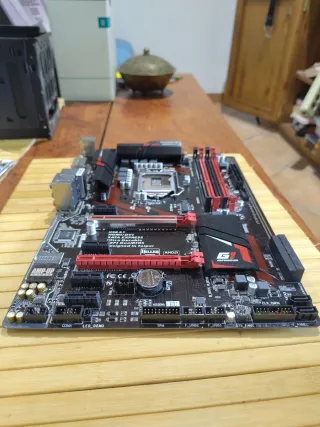 Placa Base Gama Media-Alta Gigabyte
