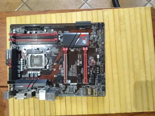 Placa Base Gama Media-Alta Gigabyte