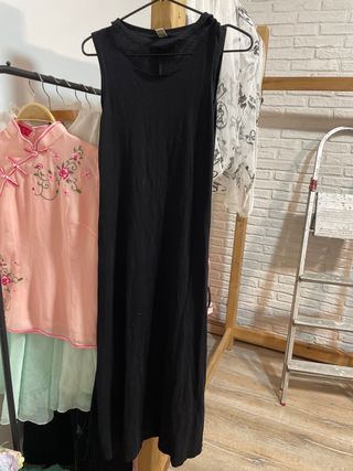 Vestido negro sin mangas