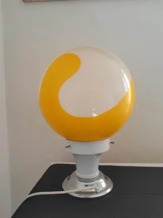 Lampada vintage globo bianco e giallo