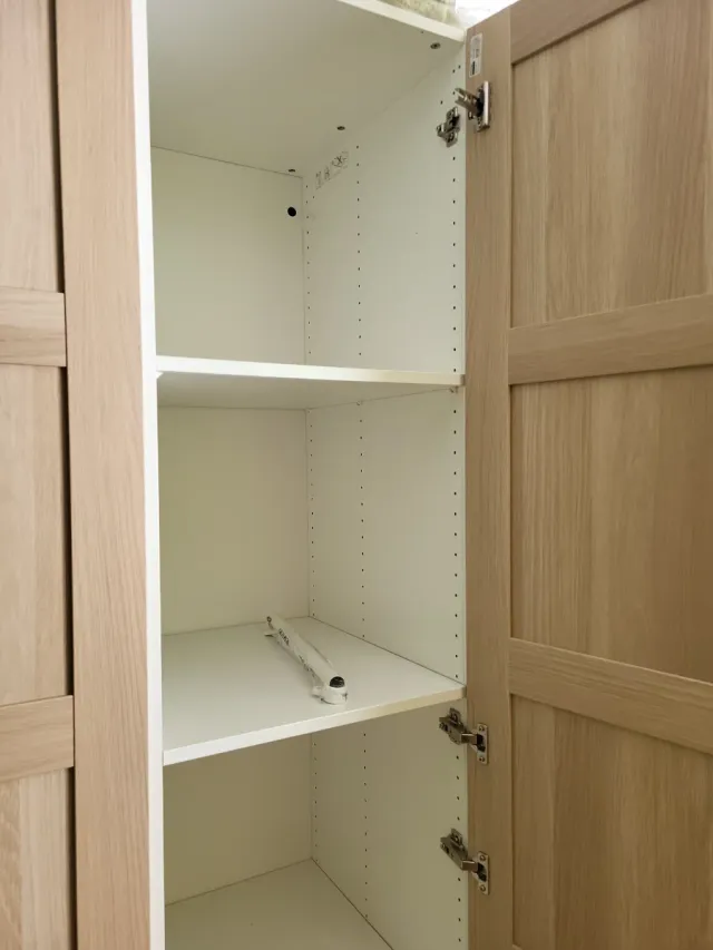 2 Armario de madera marrón