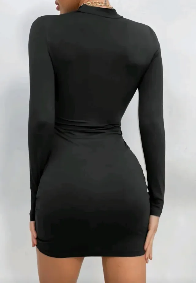 Vestido negro manga larga fruncido