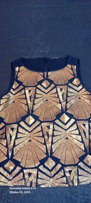 Maglietta Sisley con paillettes oro