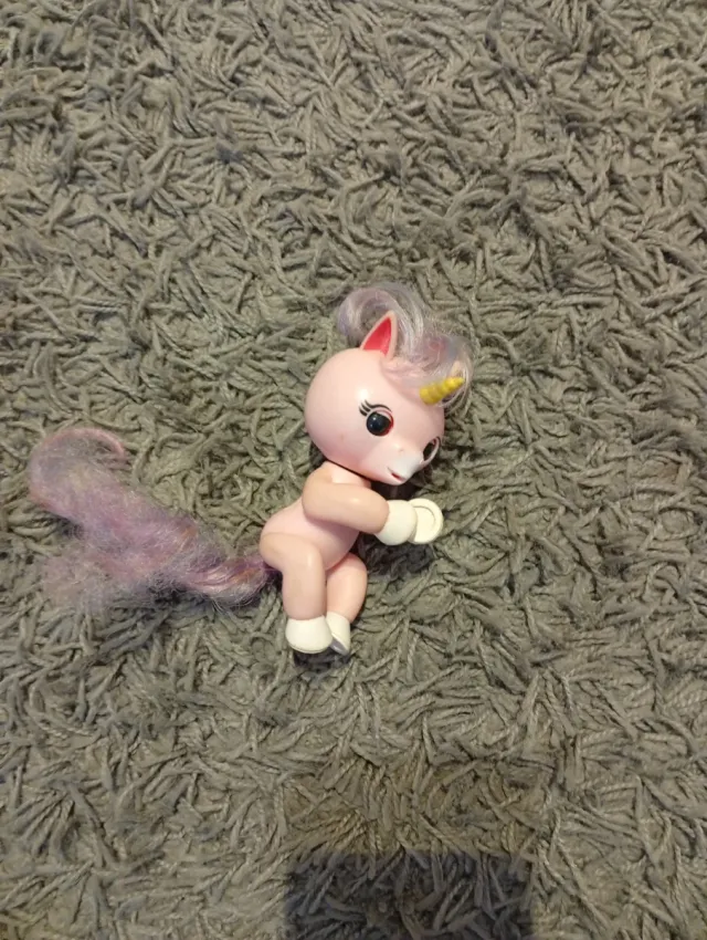 Unicornio interactivo rosa