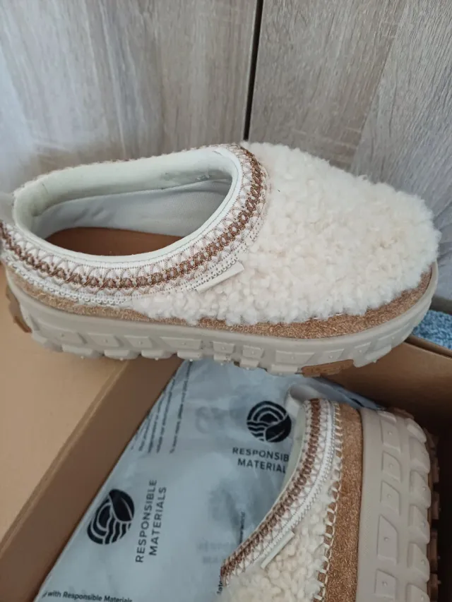 Zuecos UGG Beige Borreguito,puestos 1 tarde.