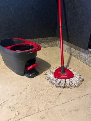 Fregona Vileda con cubo