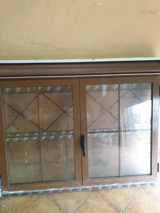 Ventana con persiana y cristales climalit