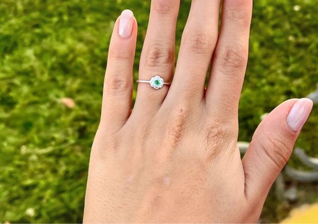 Anillo Flor Plata 925 y Esmeralda