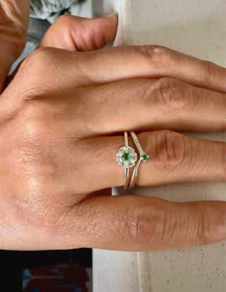 Anillo Flor Plata 925 y Esmeralda