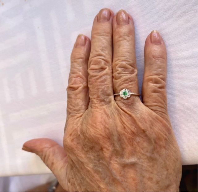 Anillo Flor Plata 925 y Esmeralda