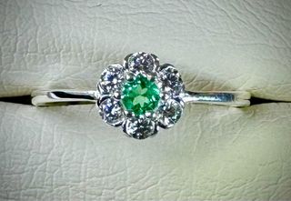 Anillo Flor Plata 925 y Esmeralda