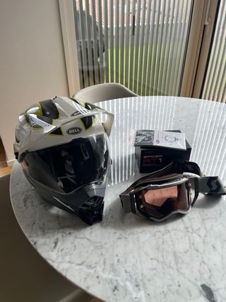 Casco Bell con IntercomSena Gafas Scott talla XL