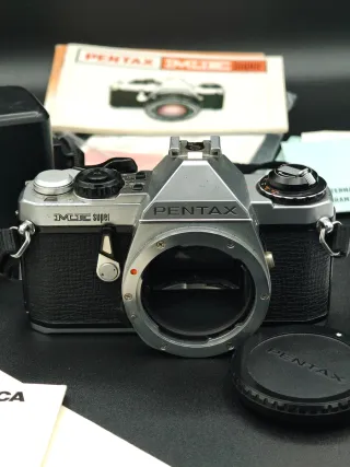 Set di fotocamere analogiche Pentax ME Super con flash 