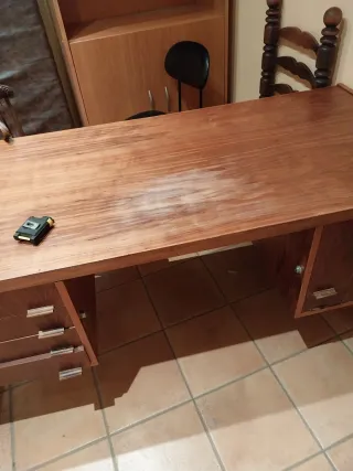 Mesa de despacho madera maciza
Se regala 


