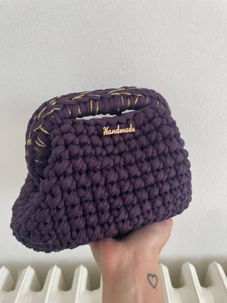 Pochette uncinetto oro e viola