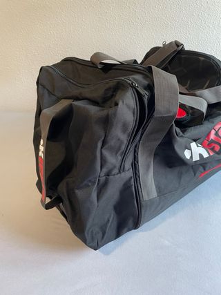 Bolsa deporte KIPSTA grande negra y roja 70x30x35