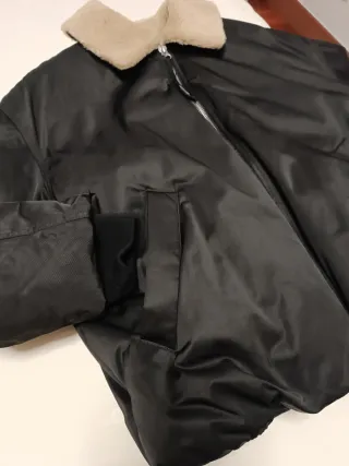 Cazadora Bomber Zara Negra con Cuello Peludo Talla