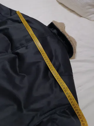 Cazadora Bomber Zara Negra con Cuello Peludo Talla