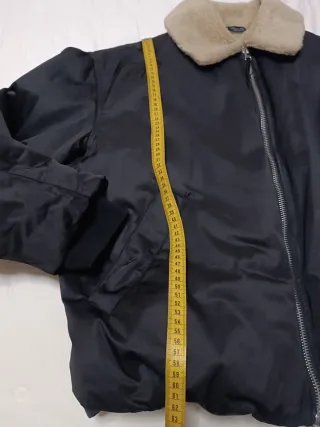 Cazadora Bomber Zara Negra con Cuello Peludo Talla