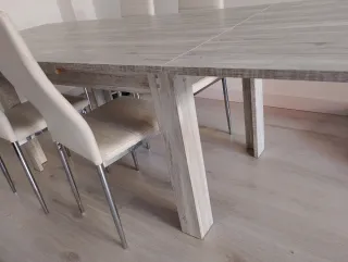 Mesa extensible con 4 sillas